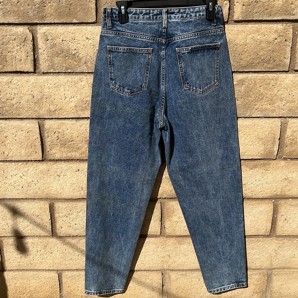 PrettyLittleThing Blue High Rise Jeans - Picture 5 of 9